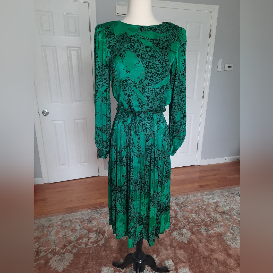 adrianna papell vintage green dress Adrianna Papell Sleeveless Beaded Mermaid Gown main image 0